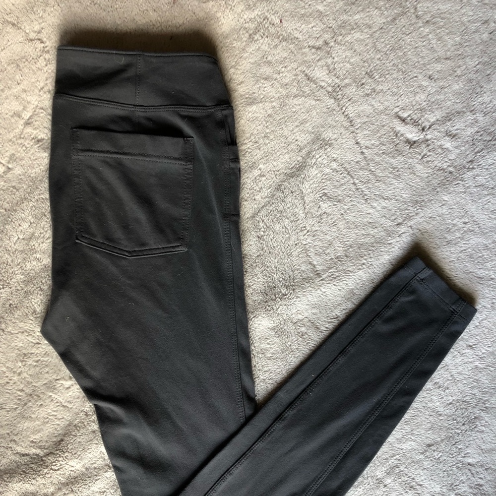 Athleta leggings with pockets